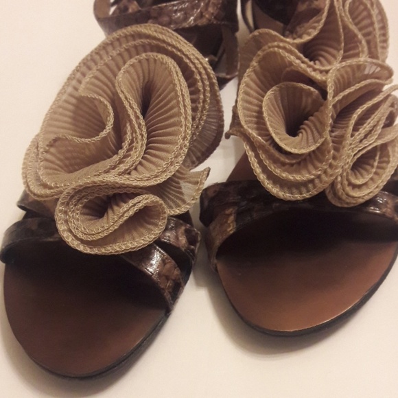 Fergie/ Snakeskin Print/ T Strap/ Sandals - Picture 3 of 8